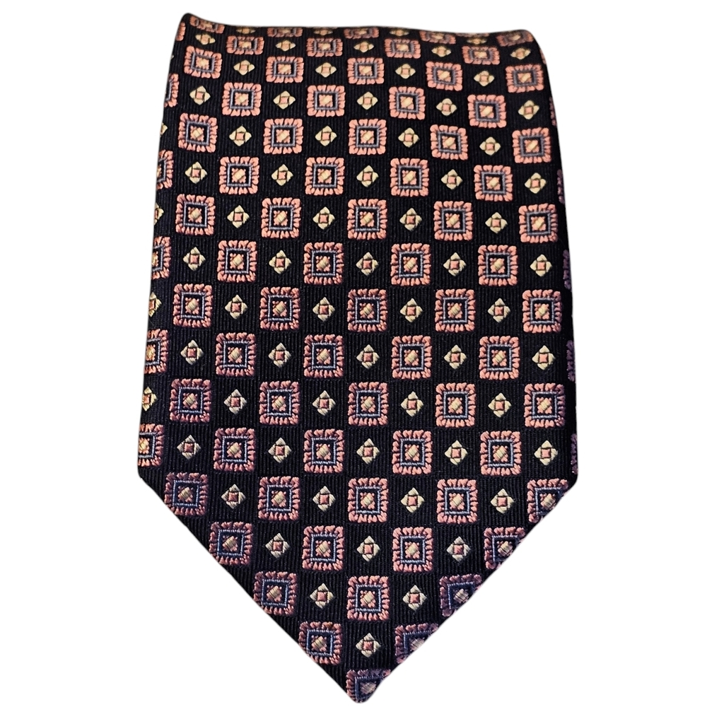 ROUNDTREE & YORKE TIE